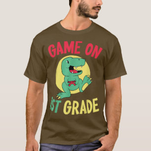 Camiseta Juego en la inscripción a la escuela de primer gra