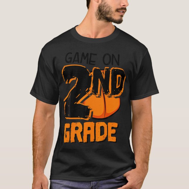 Camiseta Juego Gracioso En 2º Grado De Baloncesto Primer Dí (Anverso)