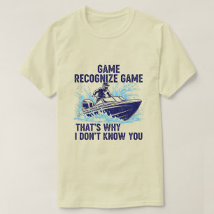 Camiseta Juego Reconoce Juego Gráfico de Pesca en Barco