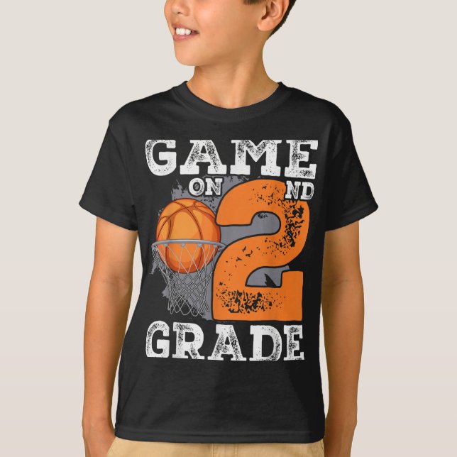 Camiseta Juegos divertidos en el primer día de baloncesto d (Anverso)