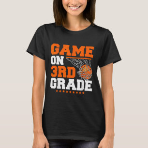 Camiseta Juegos divertidos en el tercer grado de baloncesto