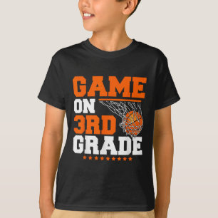 Camiseta Juegos divertidos en el tercer grado de baloncesto