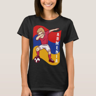 Camiseta Jugador de fútbol de Armenia abrochando la bandera