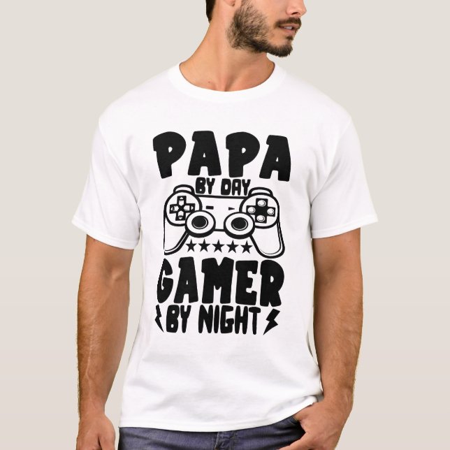Camiseta Jugador de Papá por Día por Noche (Anverso)