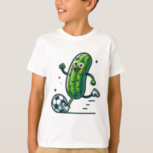 Camiseta Jugador Divertido de Pepino Pateando Fútbol Byll 