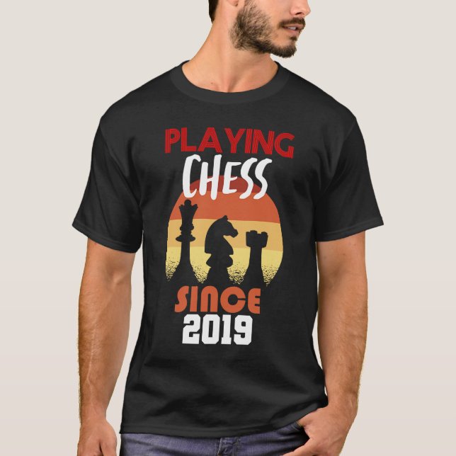 Camiseta Jugando al ajedrez desde 2019 (Anverso)