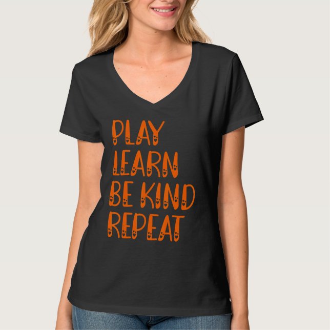 Camiseta Jugar Aprender a ser amable Repetir el Día de la A (Anverso)