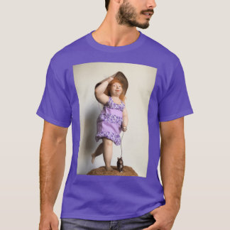 Camiseta Juguete hecho a mano de un bello Chica caminando c