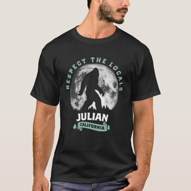 Camiseta Julian California Bigfoot Night Walk Retro T Shirt (Anverso)