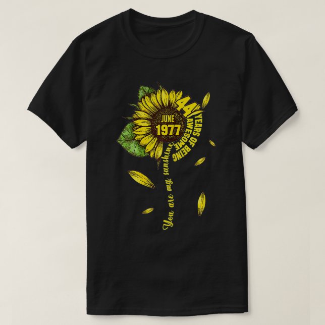 Camiseta June Girls 1977 44th Sunflower Birthday Made in 19 (Diseño del anverso)