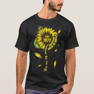 Camiseta June Girls 1977 44th Sunflower Birthday Made in 19
