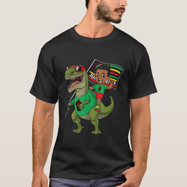 Camiseta Junenth Black King Riding T Rex Dino Flag (Anverso)