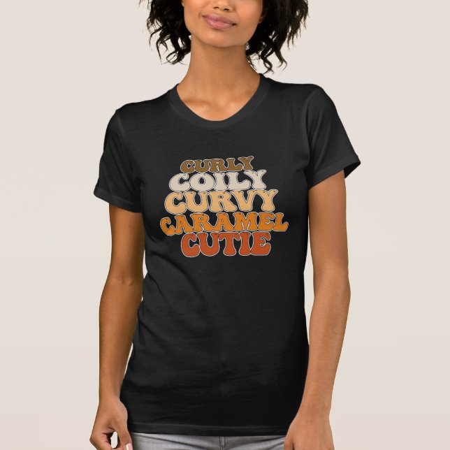 Camiseta JunetDecir Curly Coily Curvy Caramel Cutie (Anverso)