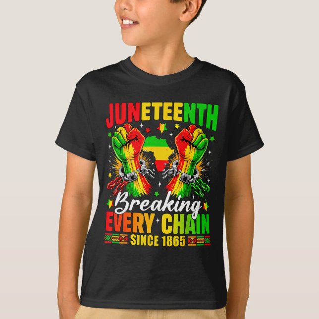 Camiseta Juneteenth rompiendo cada cadena desde 1865 negro (Anverso)