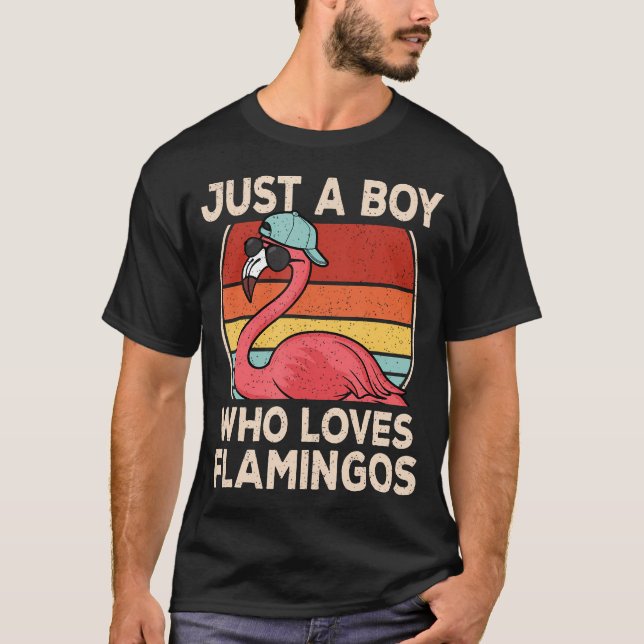 Camiseta Just A Boy Who Loves Flamingos Retro Flamingo Love (Anverso)