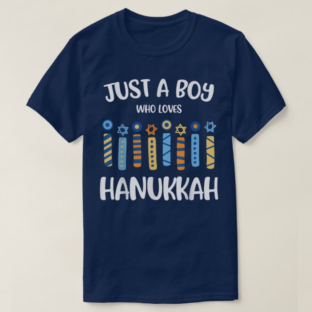 Camiseta Just a Boy Who Loves Hanukkah  Jewish Chanukah  (Diseño del anverso)