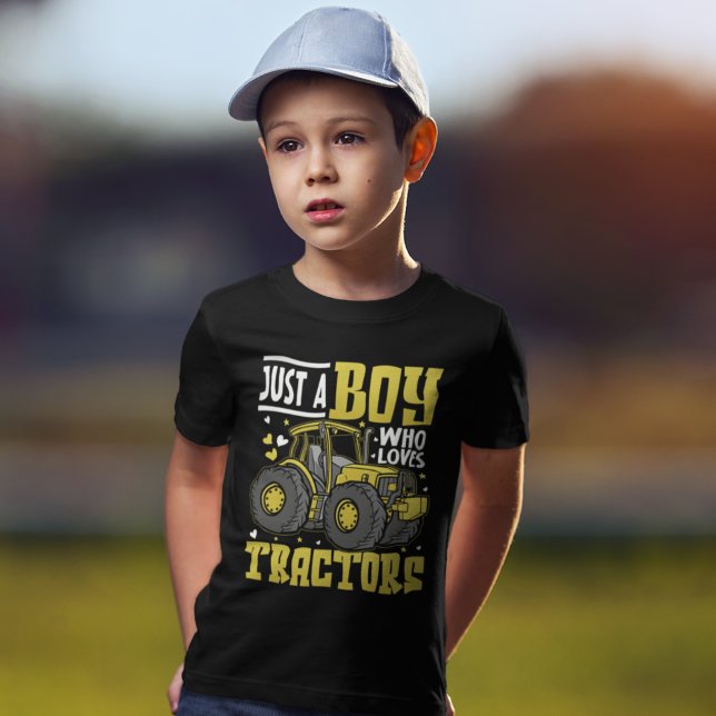 Camiseta Just a Boy Who Loves Tractors (Subido por el creador)