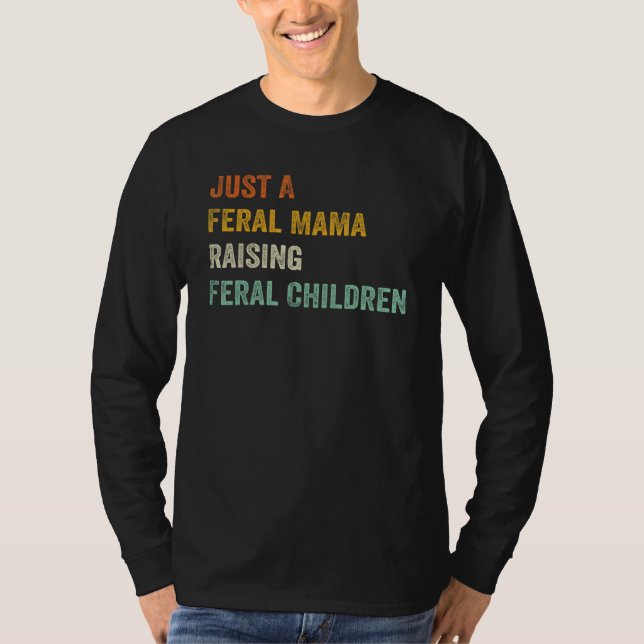 Camiseta Just A Feral Mama Raising Feral Children Funny Quo (Anverso)