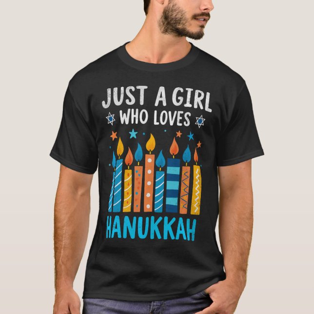 Camiseta Just A Girl Who Loves Hanukkah 2024 Menorah Jewish (Anverso)