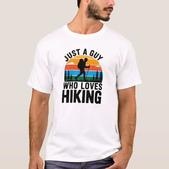 Camiseta Just a Guy Who Loves Hiking Retro Sunset T-Shirt (Anverso)