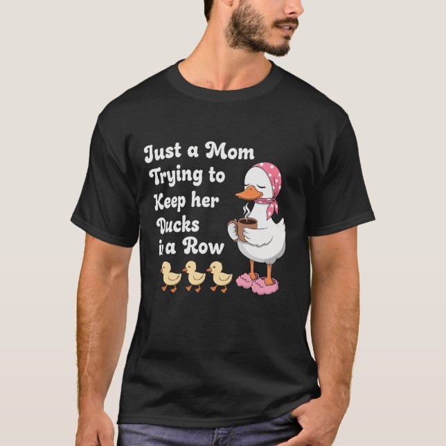 Camiseta Just a mom trying to keep her ducks in a row (Anverso)