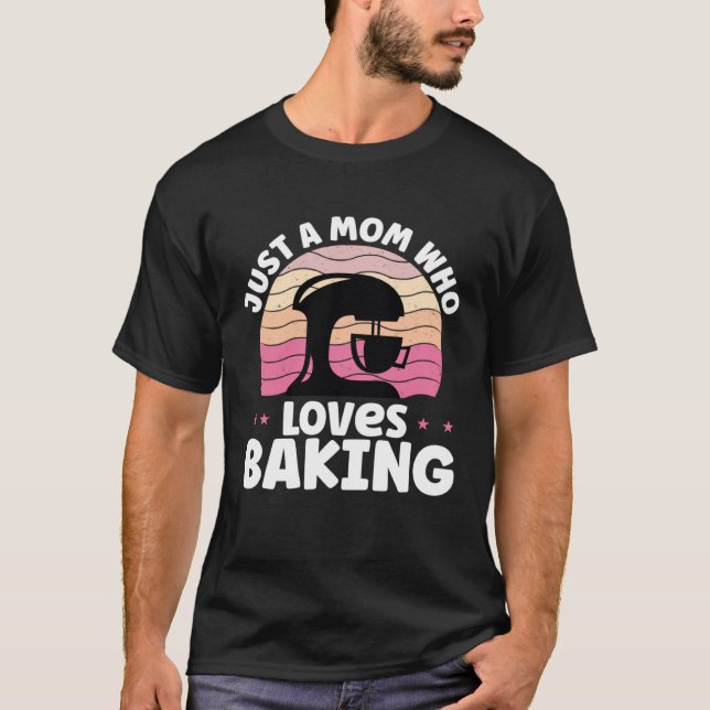 Camiseta Just A Mom Who Loves Baking Baker Mother Best Momm (Anverso)