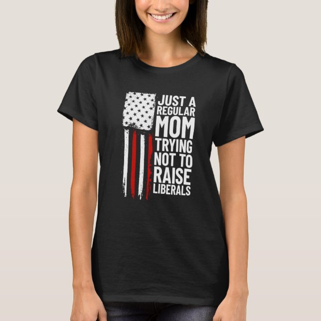 Camiseta Just A Regular Mom Trying Not To Raise Liberals  2 (Anverso)