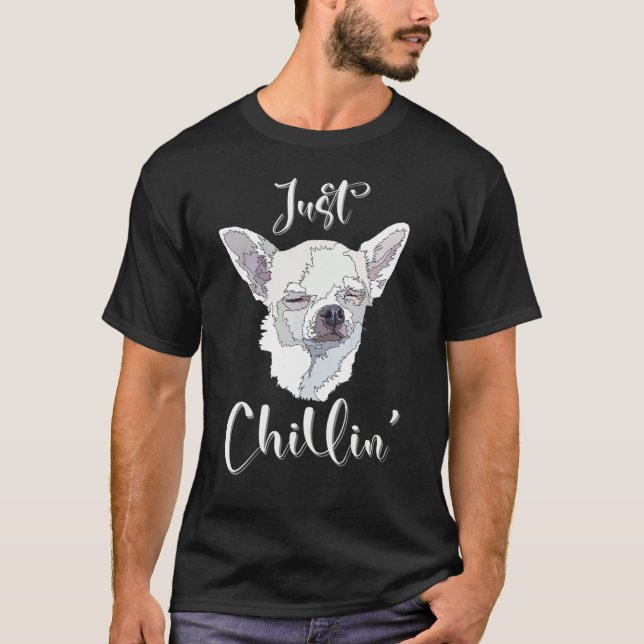 Camiseta Just Chillin Funny Chihuahua Dog Lover Mom Dad (Anverso)