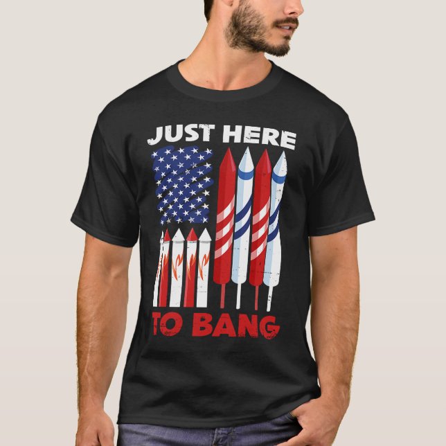 Camiseta Just Here To Bang 4th of July Patriot Firework Ame (Anverso)