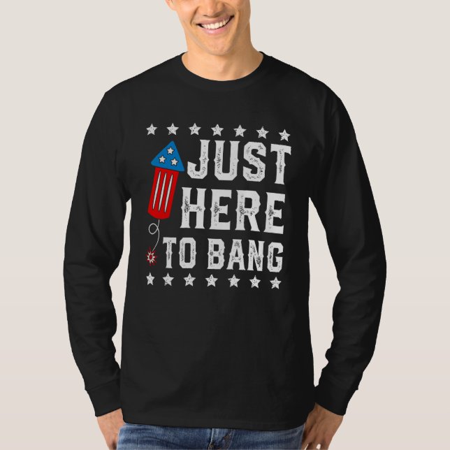 Camiseta Just Here to Bang  Fourth 4th Of July Fireworks Me (Anverso)