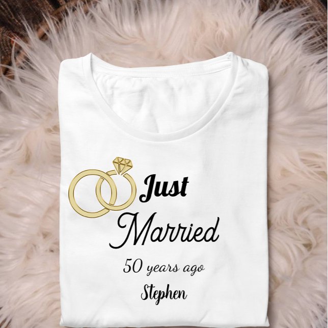 Camiseta Just married 50 year ago wedding anniversary  (Subido por el creador)