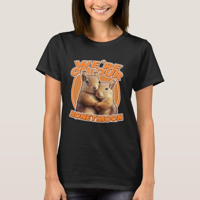 Camiseta Just Married Cute Squirrel We're on Our Honeymoon  (Anverso)
