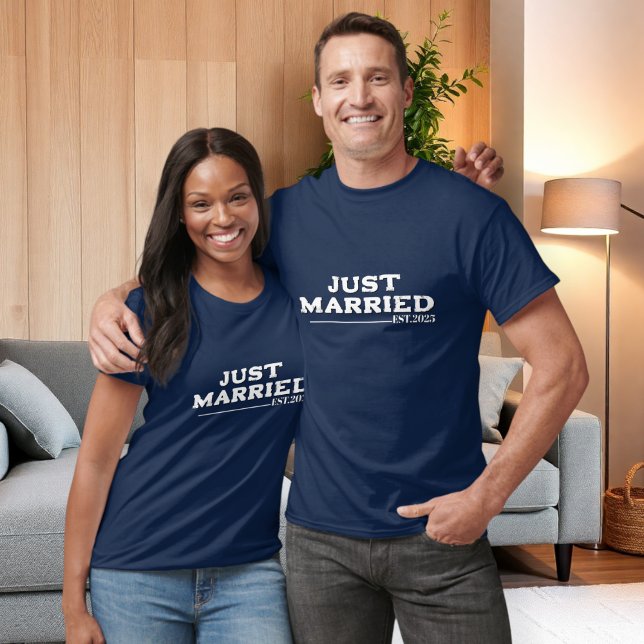 Camiseta just married shirt, honeymoon shirt, wedding shirt (Subido por el creador)