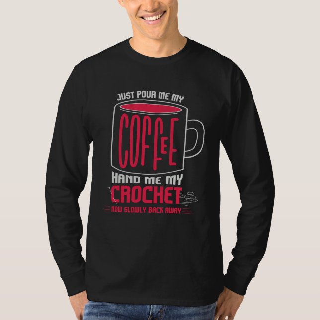 Camiseta Just Pour Me Coffee Hand Me My Crochet I Crochetin (Anverso)