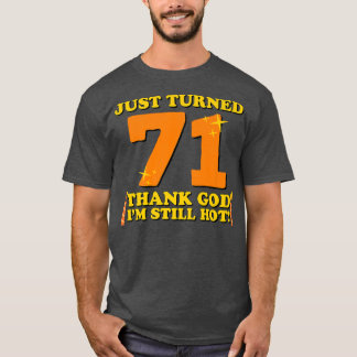 Camiseta Just Turned 71 Thank God Im Still Hot 71st Birthda