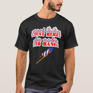 Camiseta Justo Aquí Para Los Fuegos Artificiales Del 4 De J