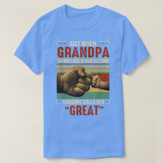 Camiseta Justo cuando el abuelo piensa que su trabajo está  (Diseño del anverso)
