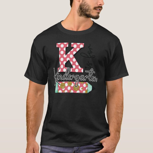 Camiseta K Is For Kindergarten Teacher First Day Back To Sc (Anverso)