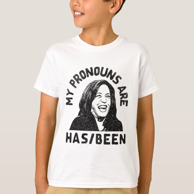 Camiseta Kamala Harris Mis Pronouns Son Ha Sido El Presiden (Anverso)