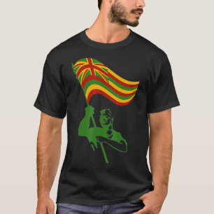 Camiseta Kanaka Maoli King Kamehameha ondeando la bandera