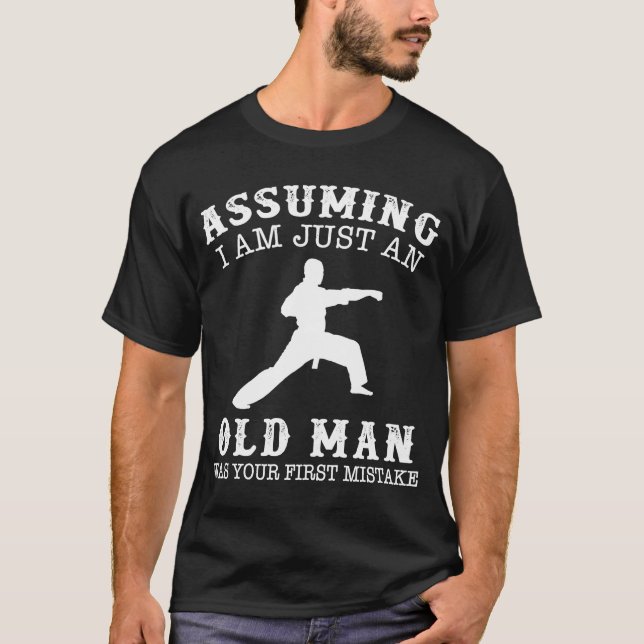 Camiseta karate asumiendo que solo soy un anciano fue tu pr (Anverso)