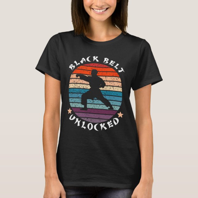 Camiseta Karate de logro sin bloqueo del nivel del cinturón (Anverso)