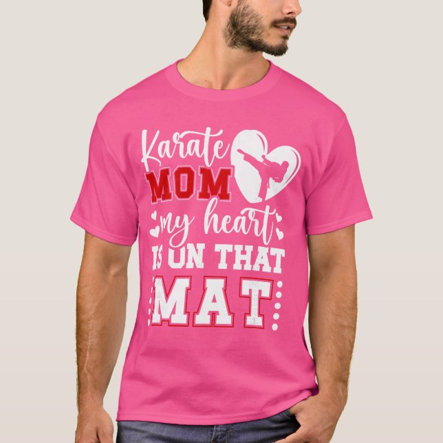 Camiseta Karate Mom My Heart Is Onhat Mat Karate Mama girl  (Anverso)
