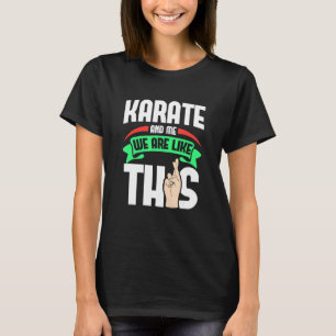Camiseta Karate Y Yo Somos Como Estos Dedos Cruzados