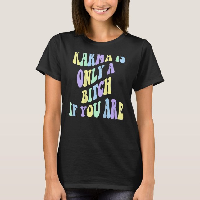 Camiseta Karma Es Sólo Una B Si Estás Estético (Anverso)