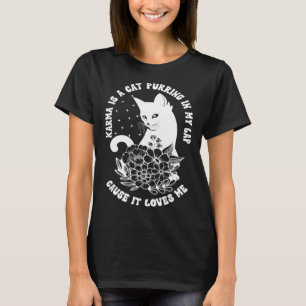Camiseta Karma Es Un Gato Corriendo En Mi Lap Porque Me Ama