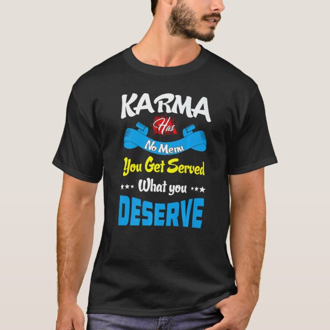 Camiseta Karma No Tiene Menú Que Se Sirva Lo Que Merece Una (Anverso)