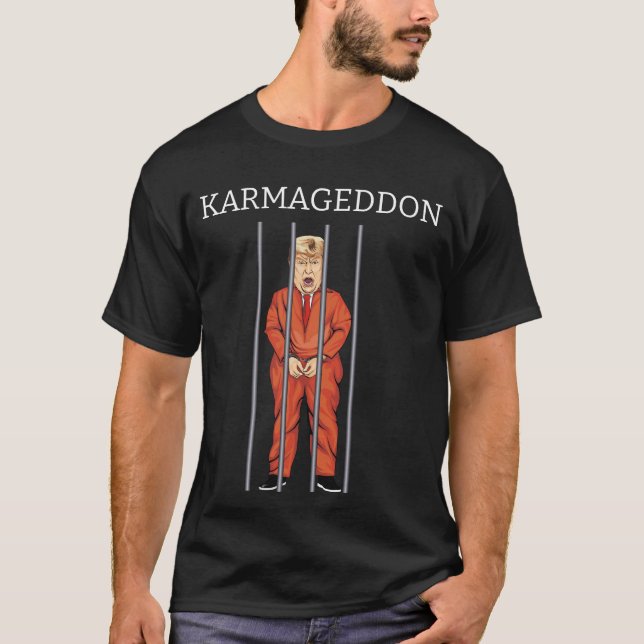 Camiseta KARMAGEDDON: Funny en el Naranja de prisión Jumpsu (Anverso)