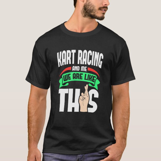 Camiseta Kart Carreras Y Yo Somos Como Estos Dedos Cruzados (Anverso)