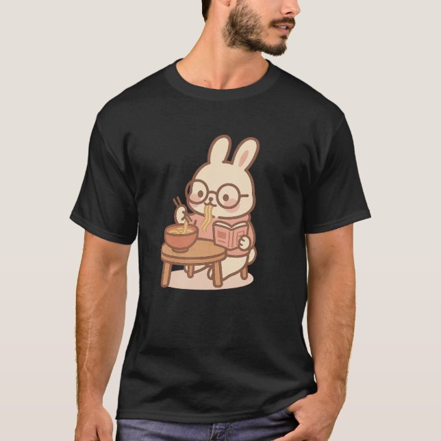 Camiseta Kawaii Bunny Leyendo y comiendo Ramen - Conejo aco (Anverso)